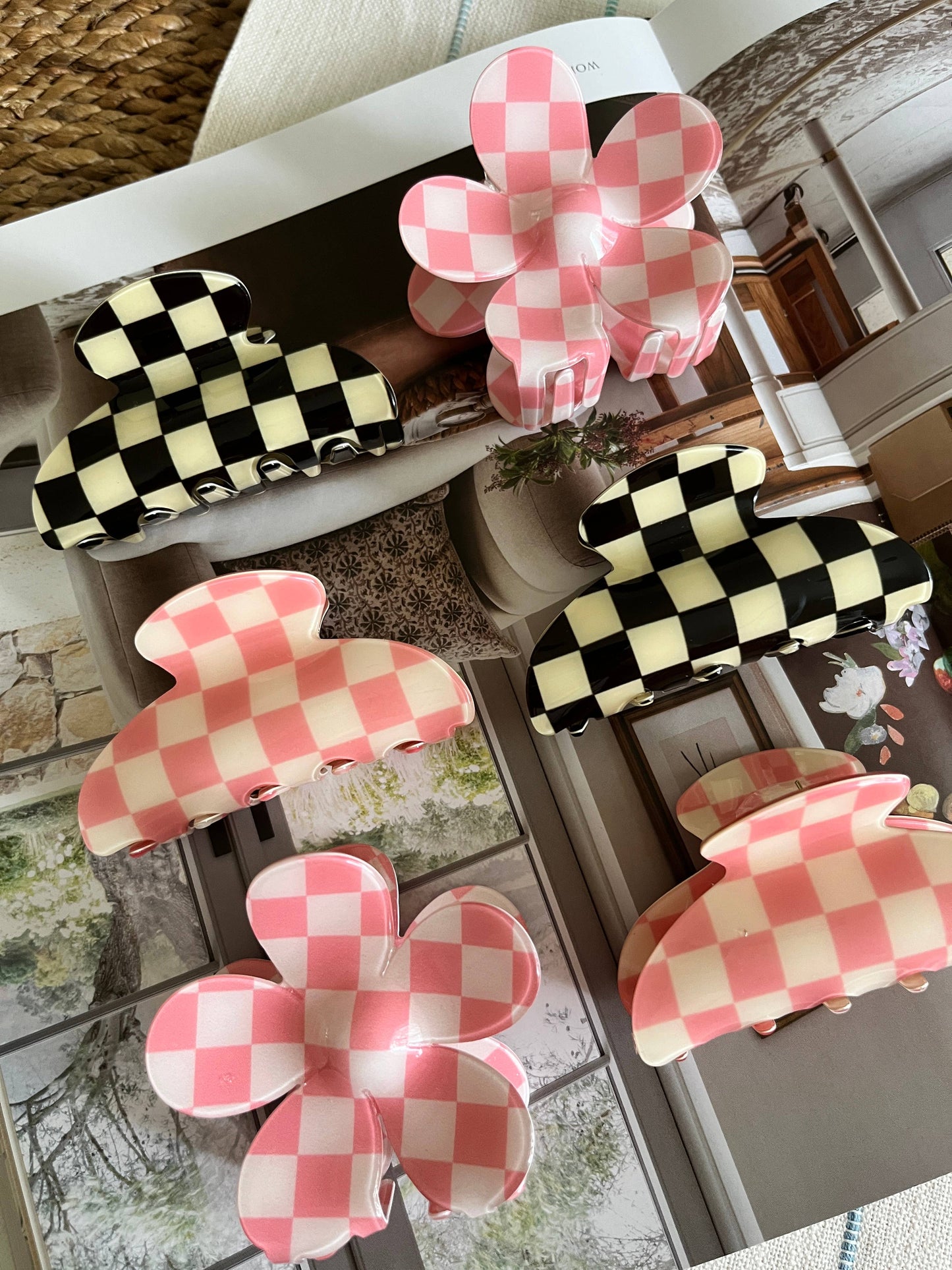 Medium Hair Claw Clip - Checkered Black & Pink