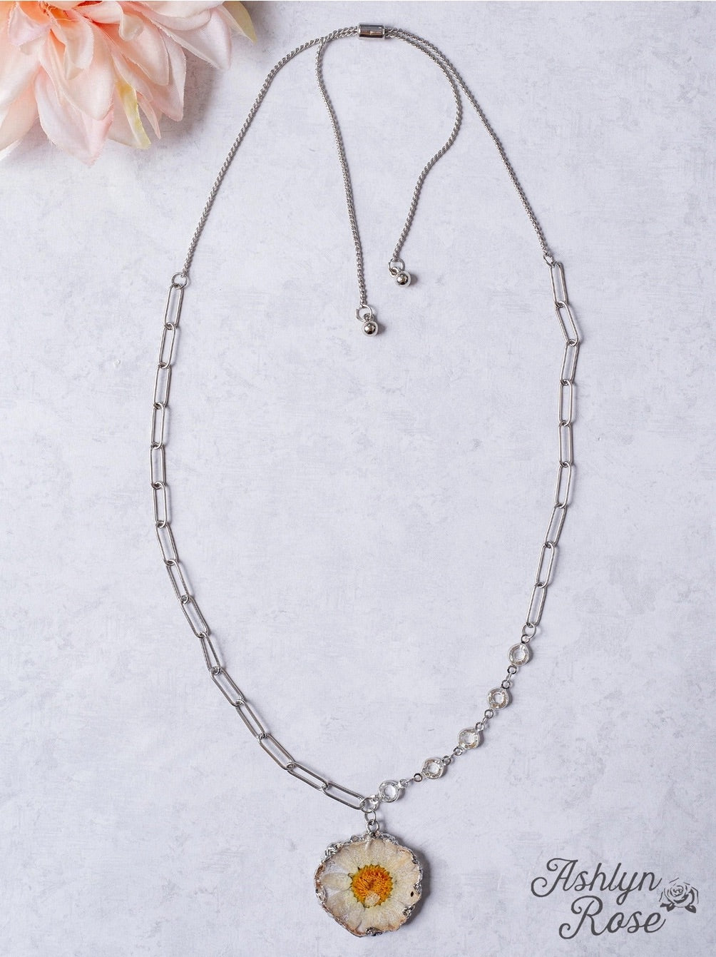 SHINE BRIGHT DAISY RESIN SILVER LINKED CHAIN NECKLACE