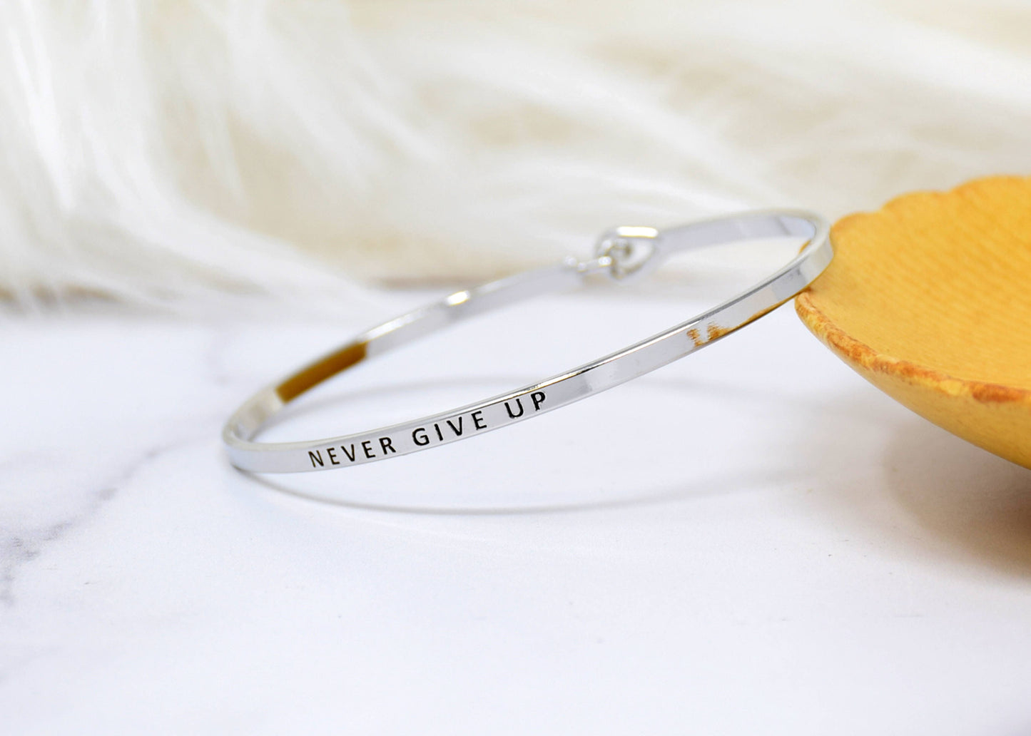 NEVER GIVE UP BRACELET