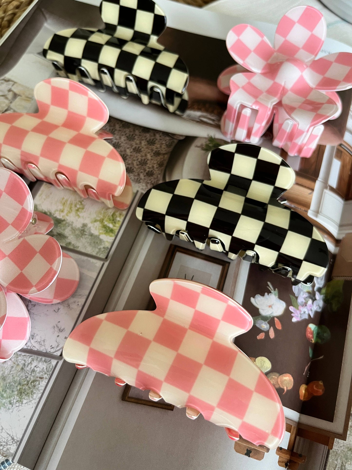 Medium Hair Claw Clip - Checkered Black & Pink