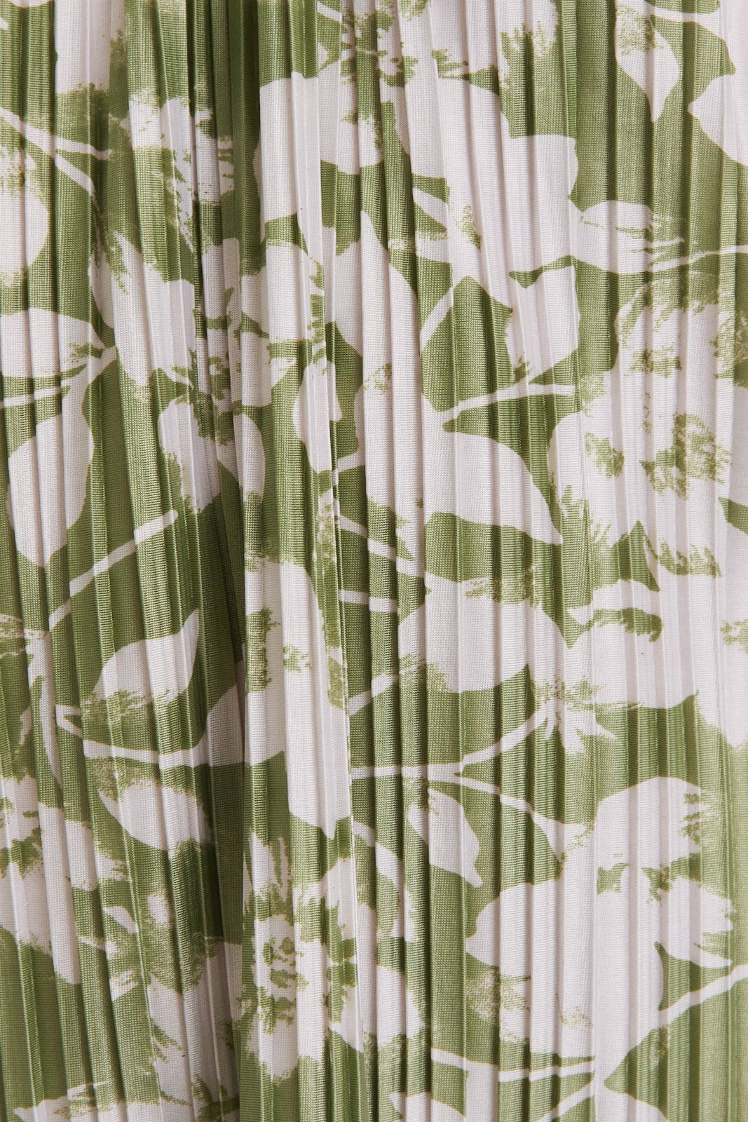 HALTER NECK O-RING TIRM DETIAL FLORAL PRINT PLEATED TOP