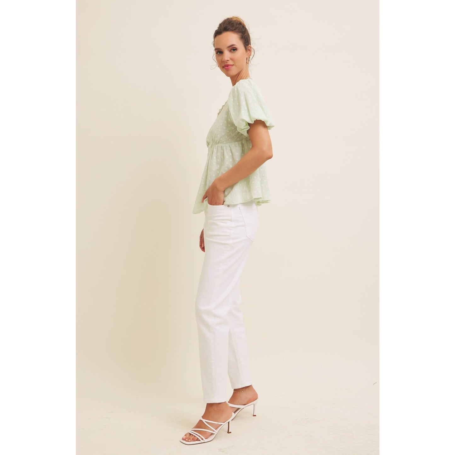 SCALLOP TRIM V-NECK EYELET BLOUSE WITH BUBBLE SLEEVES