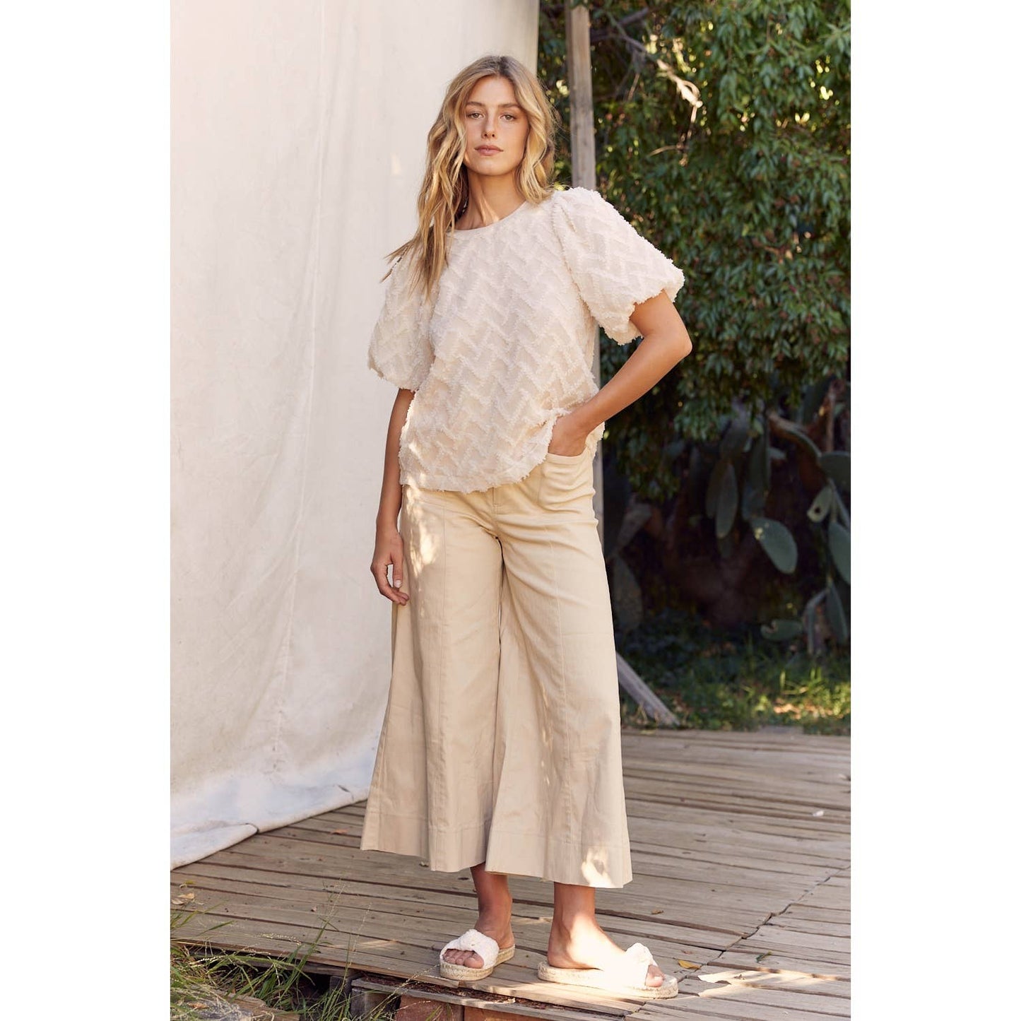 BUBBLE SLEEVE BACK RIBBON FEATHER TEXTURED BLOUSE