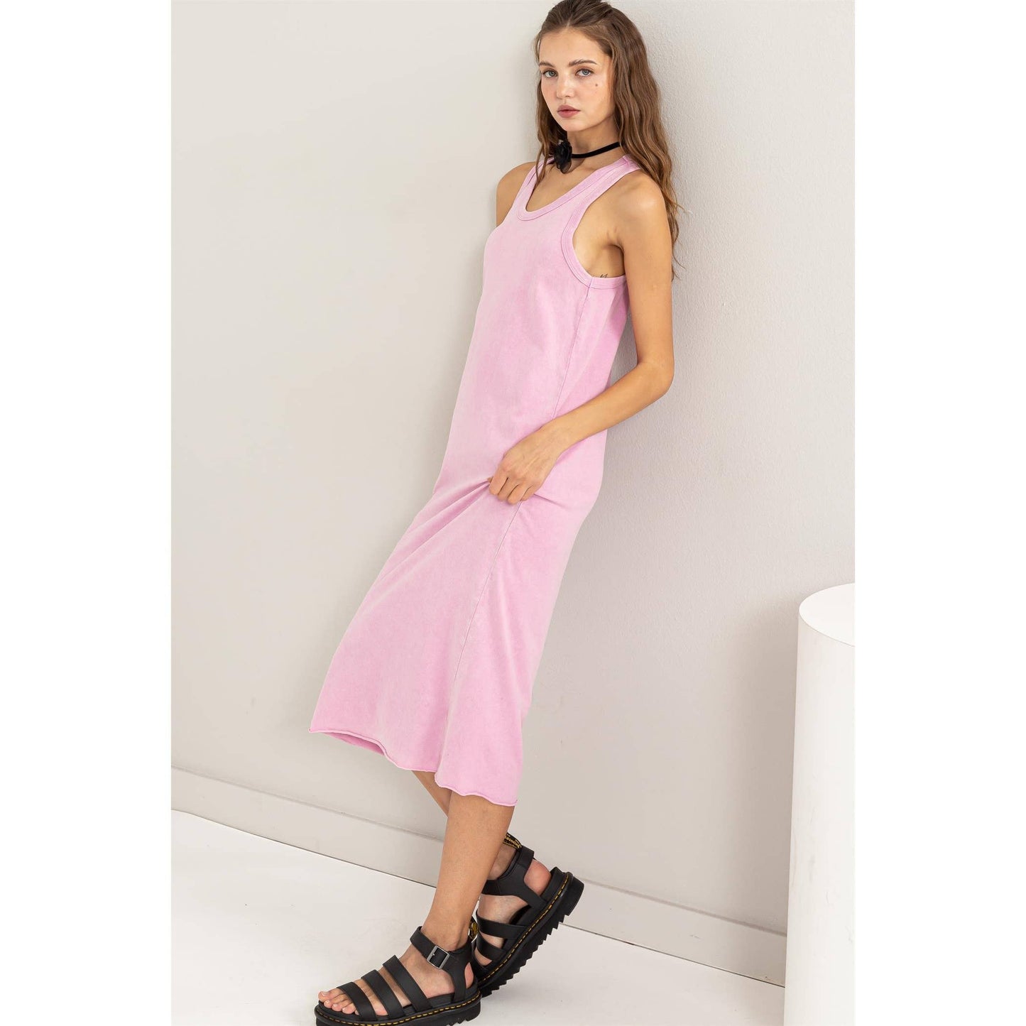 SLEEVELESS SHIFT MIDI DRESS