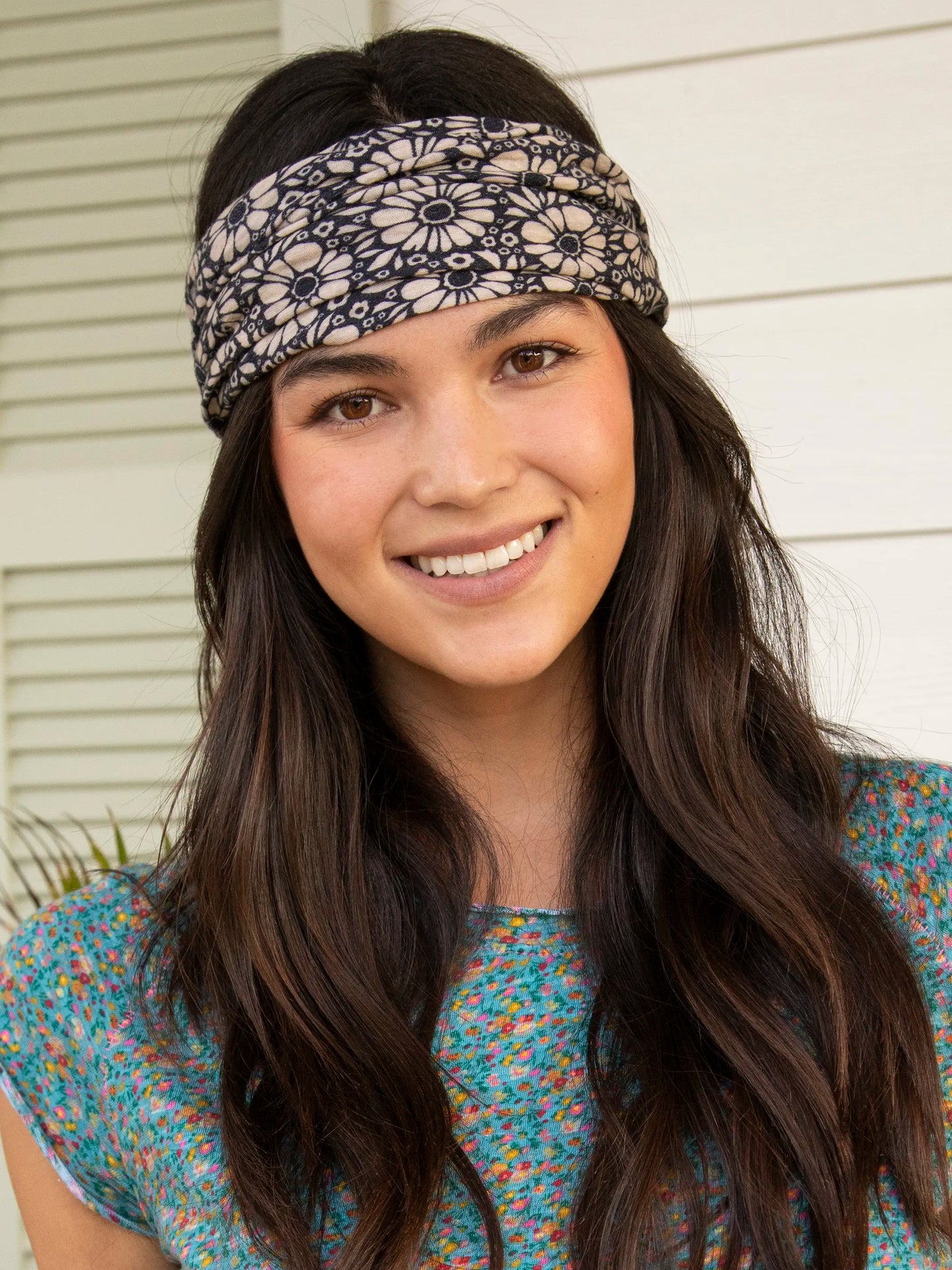 Natural Life Full Boho Bandeau® Headband - Black White Daisies