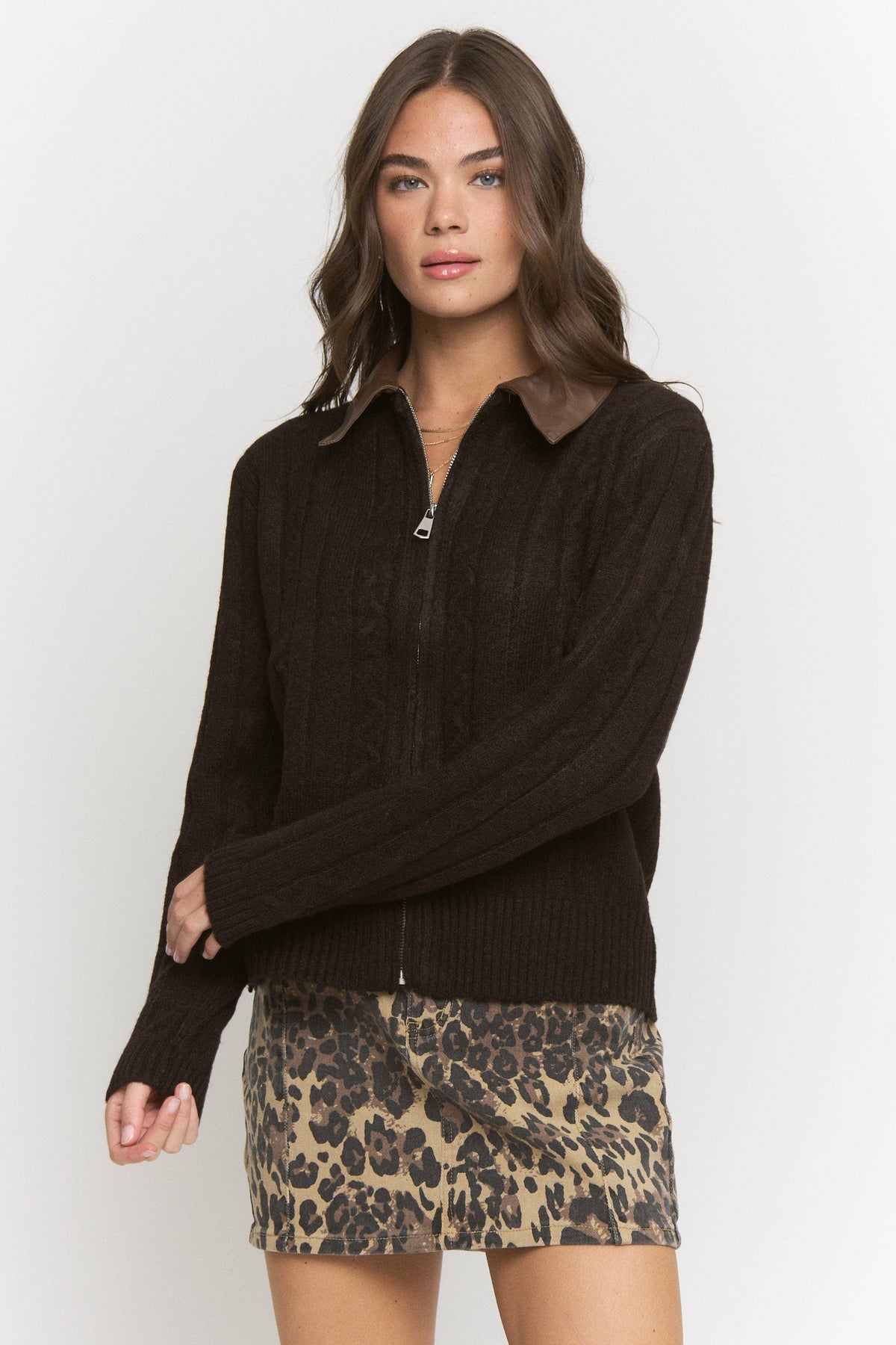 CONTRAST FAUX LEATHER COLLAR ZIP-UP SWEATER