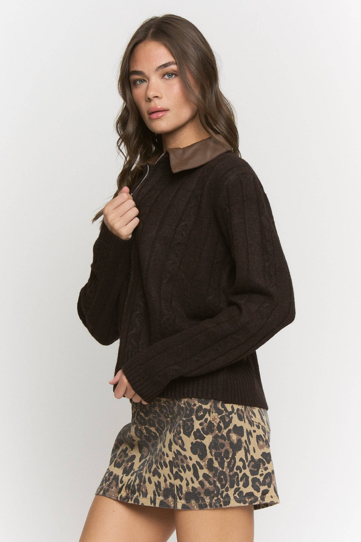 CONTRAST FAUX LEATHER COLLAR ZIP-UP SWEATER