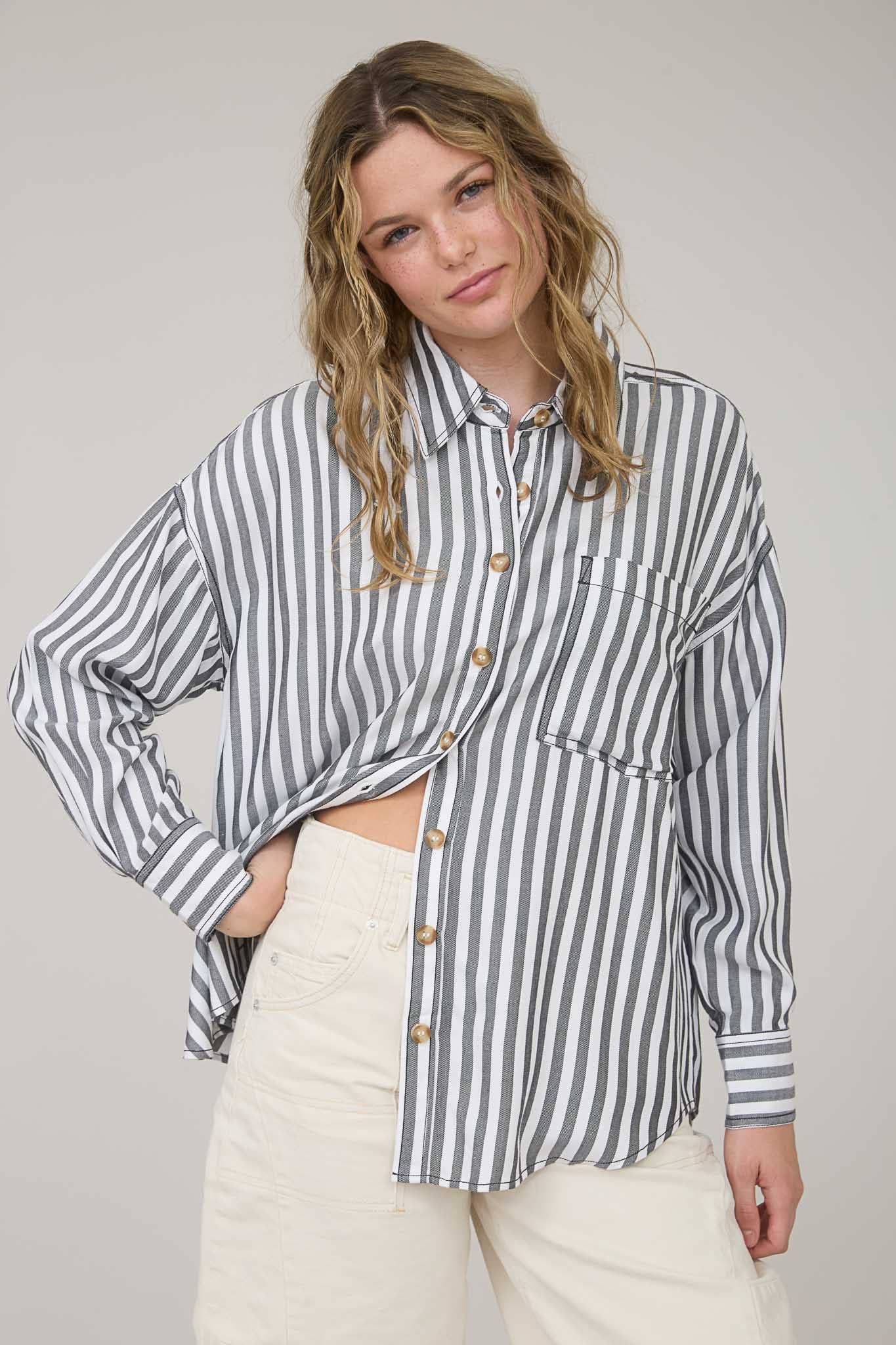 STRIPE COLLARED BUTTON DOWN LONG SLEEVE SHIRT