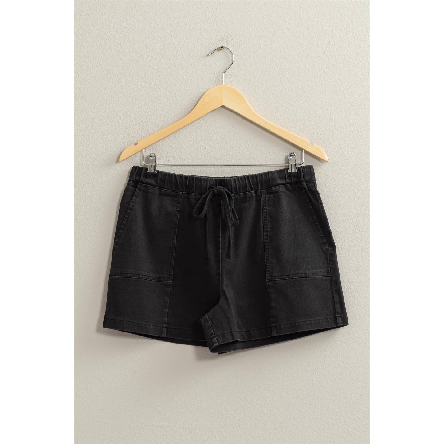 PATCH POCKET DRAWSTRING SHORTS