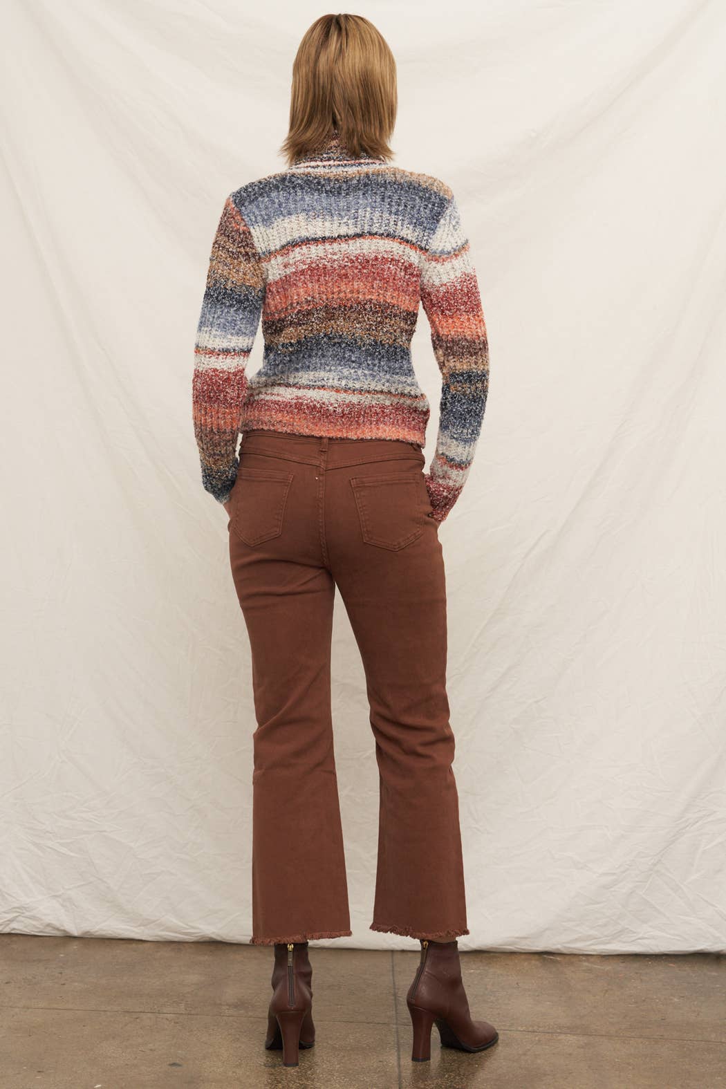 Cropped Jeans with Frayed Hem