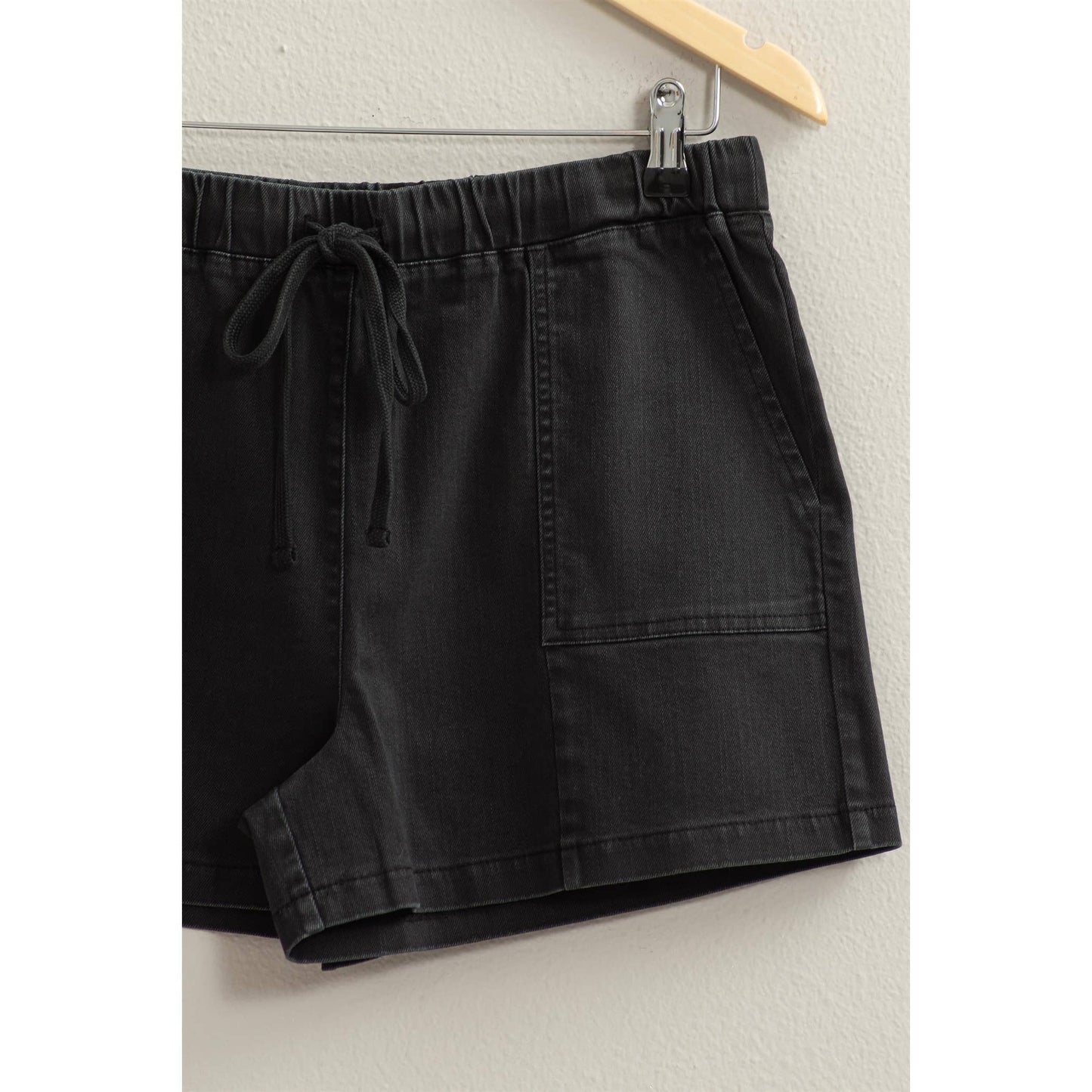 PATCH POCKET DRAWSTRING SHORTS