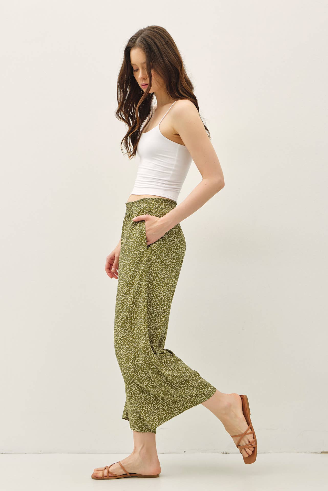 DITSY PRINTED CROP PANTS WITH ELASTIC WAISTBAND