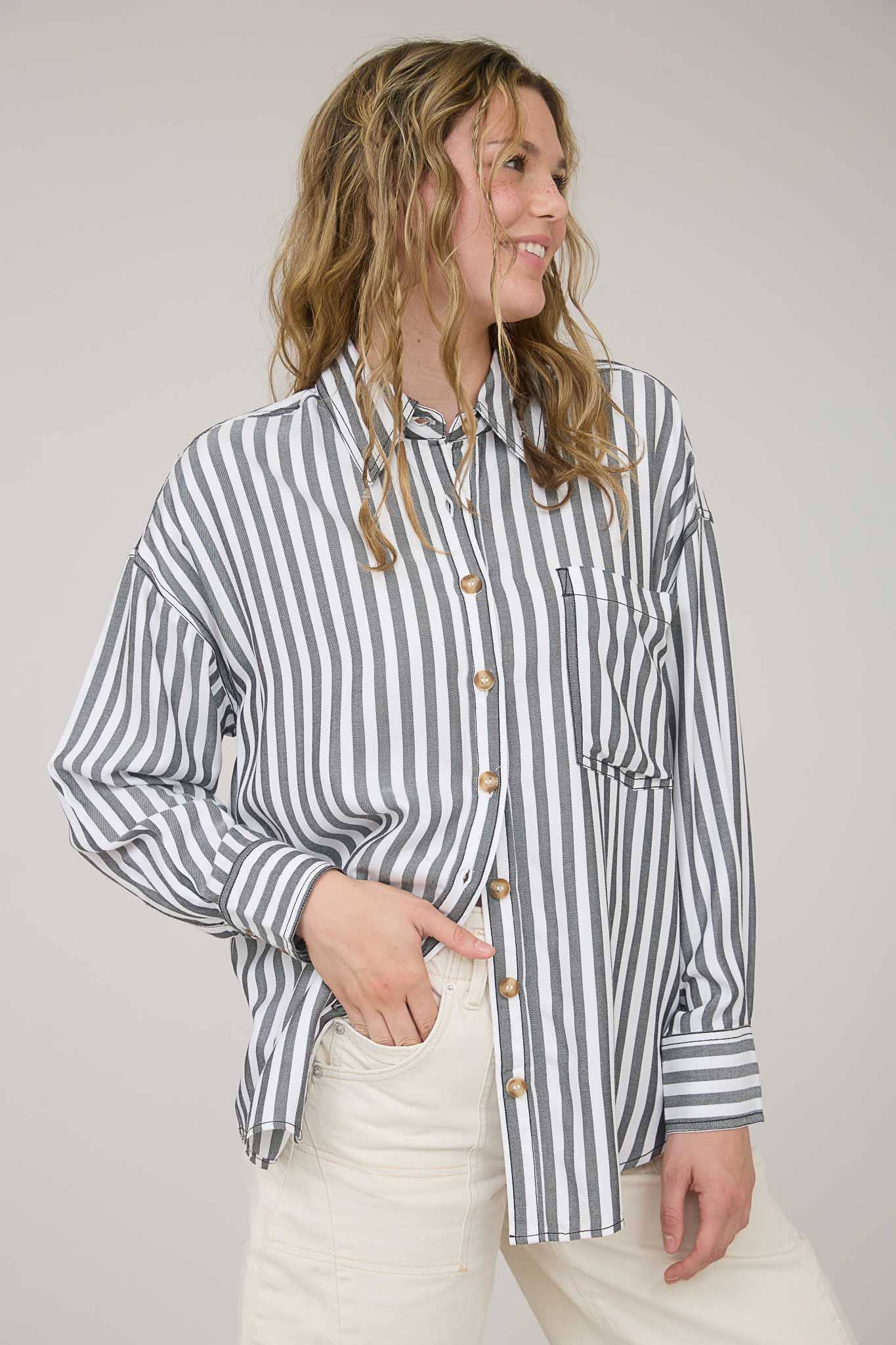STRIPE COLLARED BUTTON DOWN LONG SLEEVE SHIRT