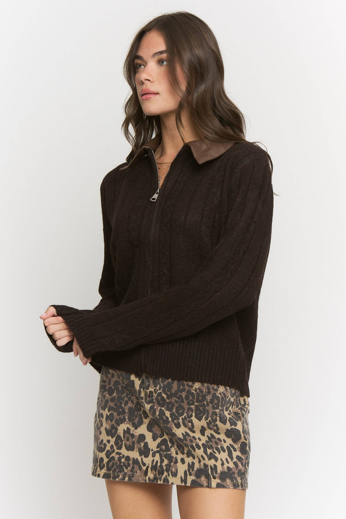 CONTRAST FAUX LEATHER COLLAR ZIP-UP SWEATER