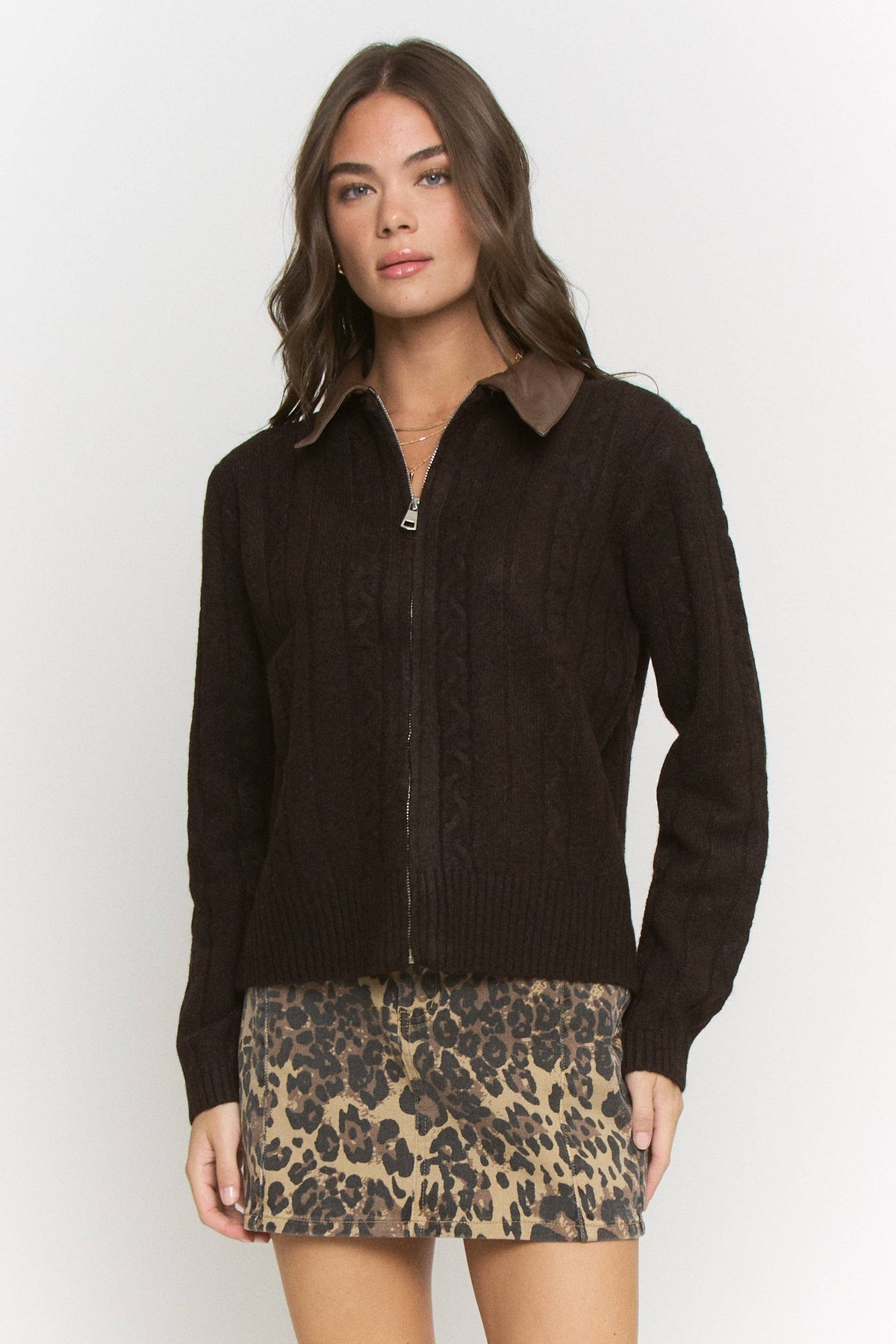 CONTRAST FAUX LEATHER COLLAR ZIP-UP SWEATER
