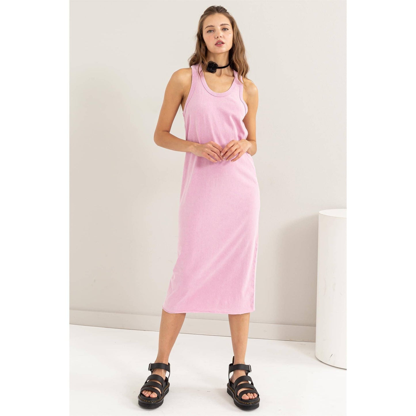 SLEEVELESS SHIFT MIDI DRESS