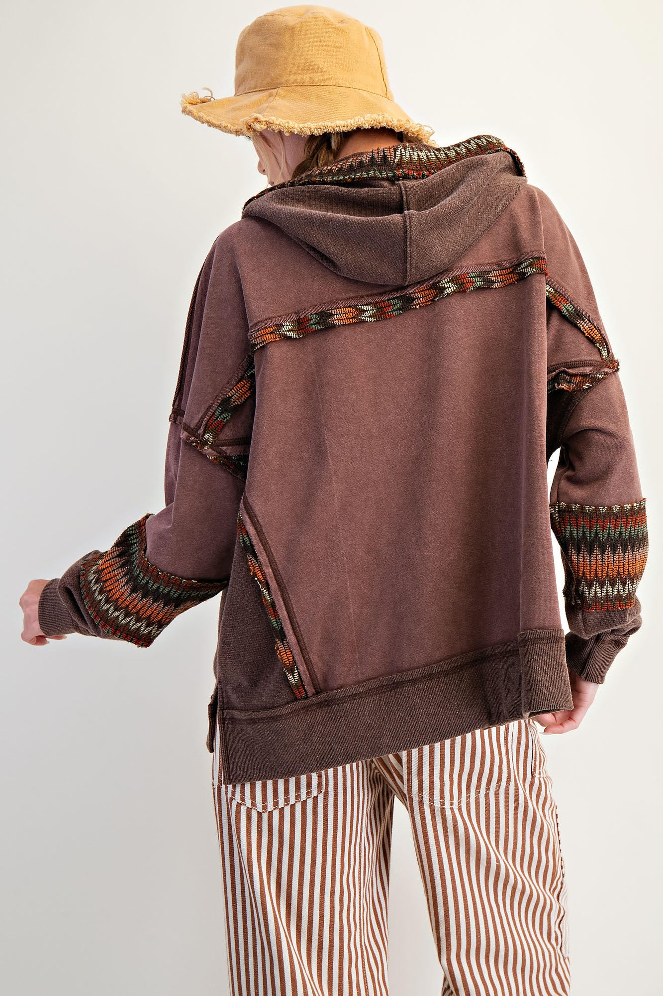 EASEL DAISY PATCH WASHED TERRY HOODIE PULLOVER